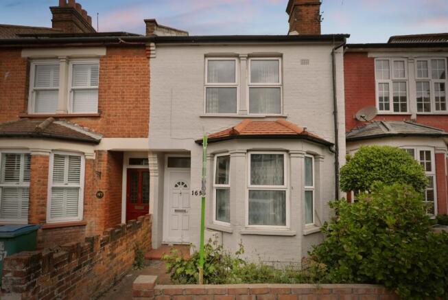 3 bed property, in Vicarage Road, £475,000