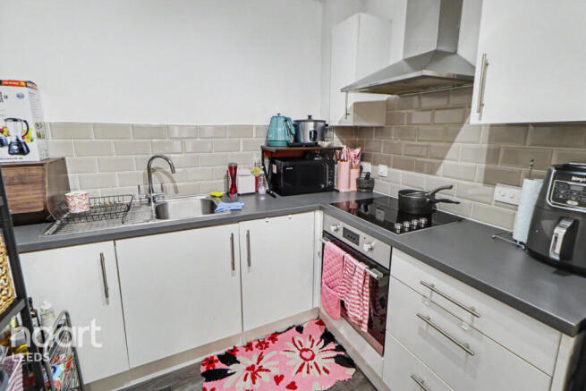 1 bed property, in Skinner Lane, £100,000
