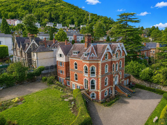 9 bed property, in Como Road, £1,500,000