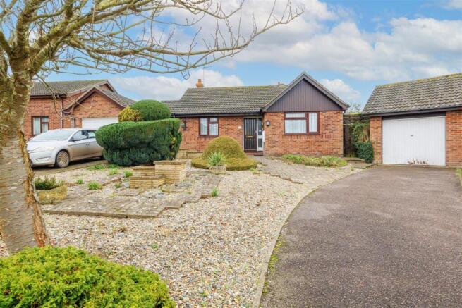 2 bed property, in Dakings Drift, £280,000