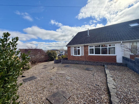 3 bed property, in Exeter Close, £225,000