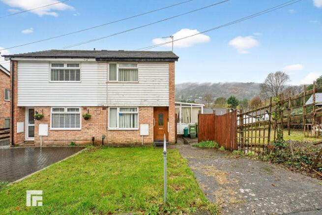 2 bed property, in Rhiw'r Ddar, £210,000