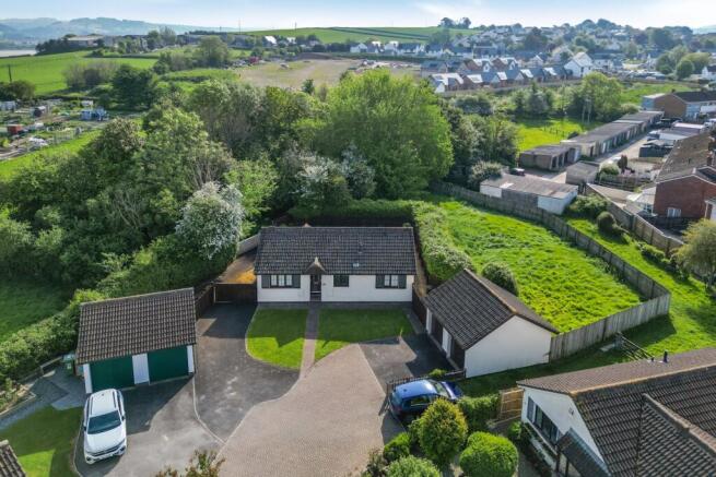 3 bed property, in Mead Park, £460,000