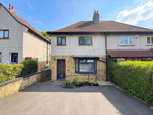 3 bed property, in Highlands Avenue, £200,000