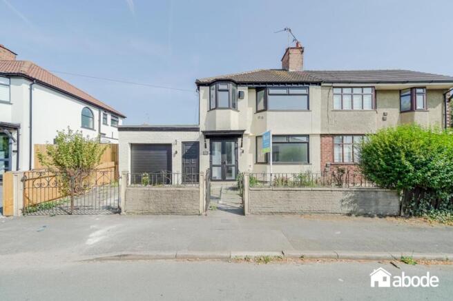 3 bed property, in Marina Avenue, £240,000