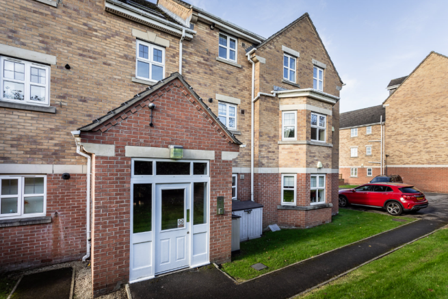 2 bed property, in Bellmer Close, £88,000