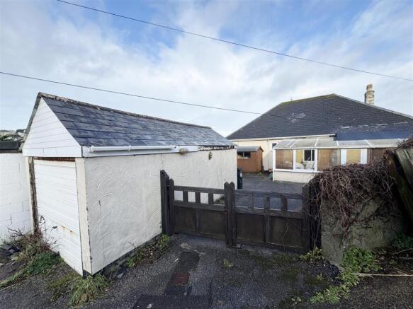 4 bed property, in Wainsway, £375,000