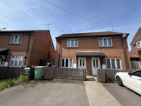 2 bed property, in 6A Eastfield Drive, £80,000