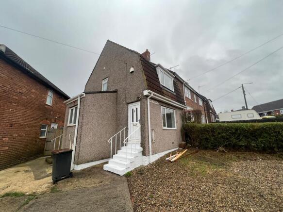 2 bed property, in Luke Terrace, £75,000