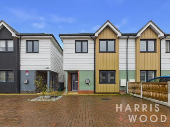 4 bed property, in Main Road, £300,000