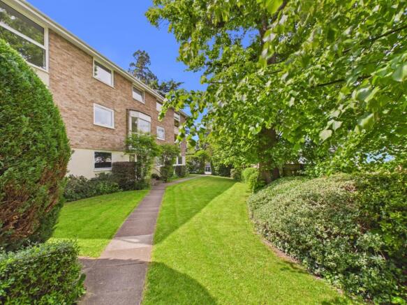 2 bed property, in The Park, £230,000