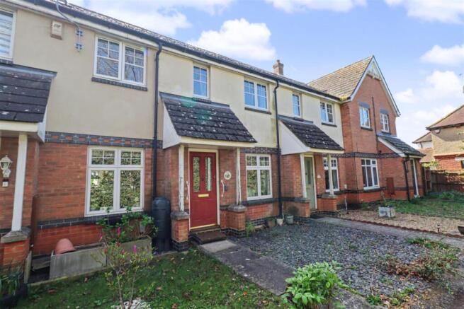 2 bed property, in Twelve Acres, £250,000