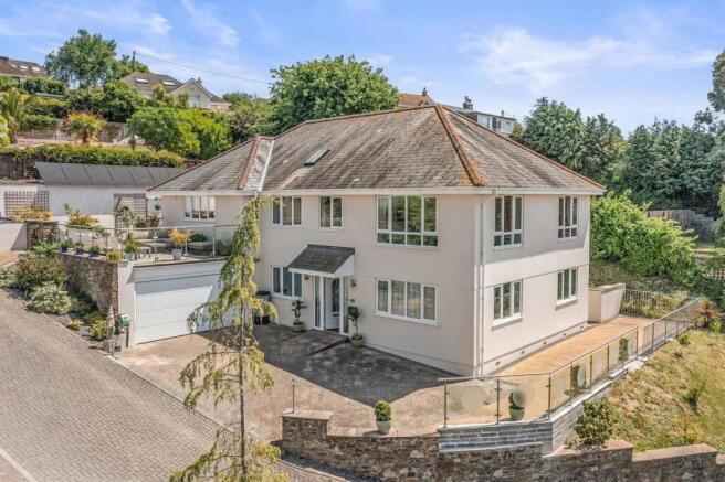 4 bed property, in Maple House Allotment Gardens, £725,000