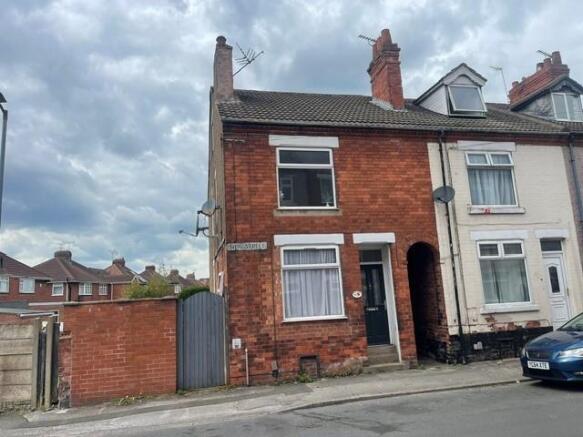 2 bed property, in Silk Street, £110,000