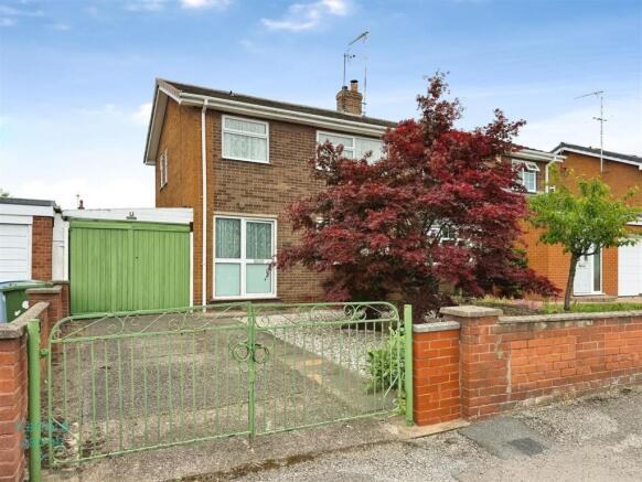 3 bed property, in Bracebridge Avenue, £150,000