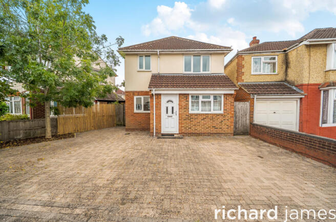 3 bed property, in Whitby Grove, £315,000