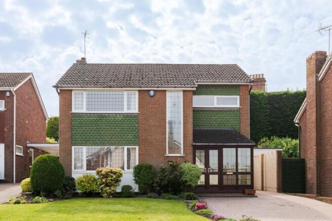 4 bed property, in Cranbourne Road, £450,000