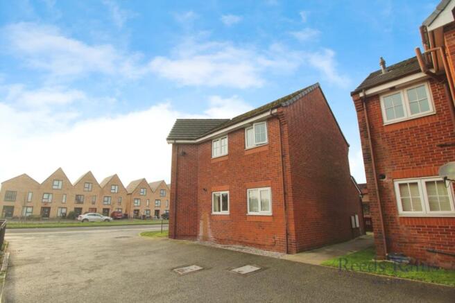 2 bed property, in Marnwood Walk, £45,000