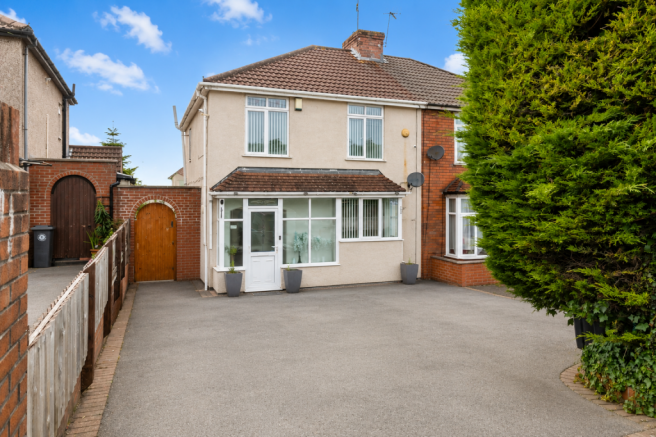 3 bed property, in Wells Road, £425,000