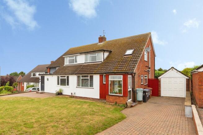 3 bed property, in Mandeville Road, £630,000