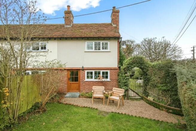 2 bed property, in Coopers Corner, £285,000