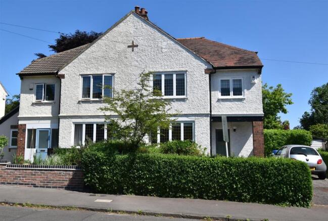 3 bed property, in Chevin Road, £325,000