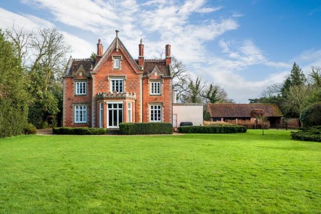 5 bed property, in Bressingham, £1,400,000