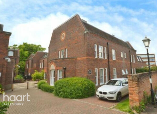 2 bed property, in Oxford Road, £190,000