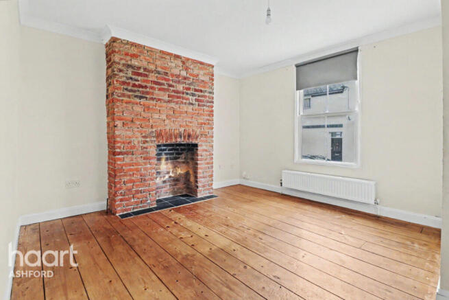 4 bed property, in Queen Street, £325,000
