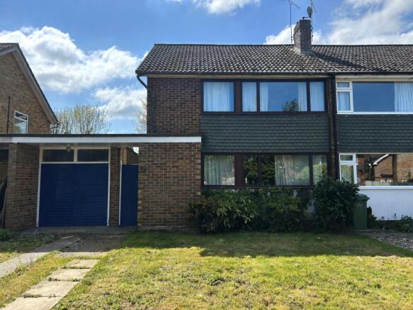 3 bed property, in The Crescent, £425,000