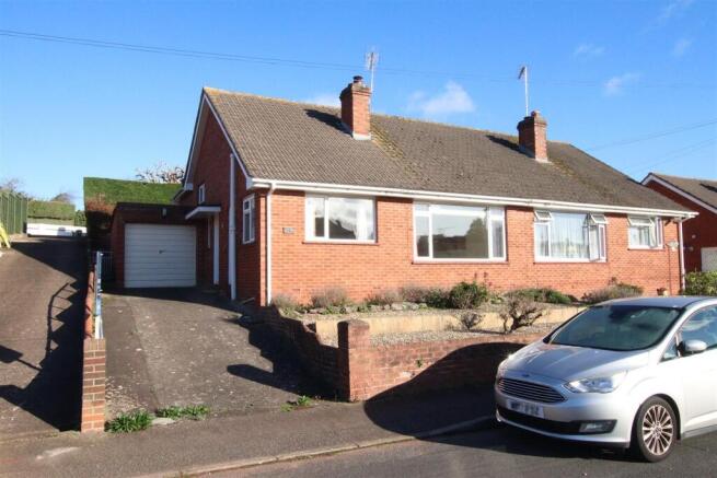 2 bed property, in Lonsdale Road, £270,000