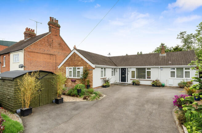4 bed property, in Beehive Road, £760,000