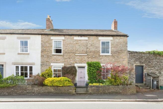 2 bed property, in Temple Terrace, £360,000