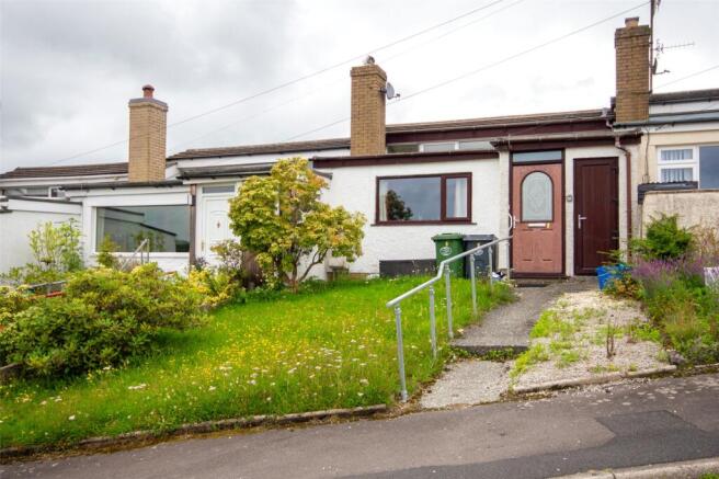 2 bed property, in Larch Grove, £160,000