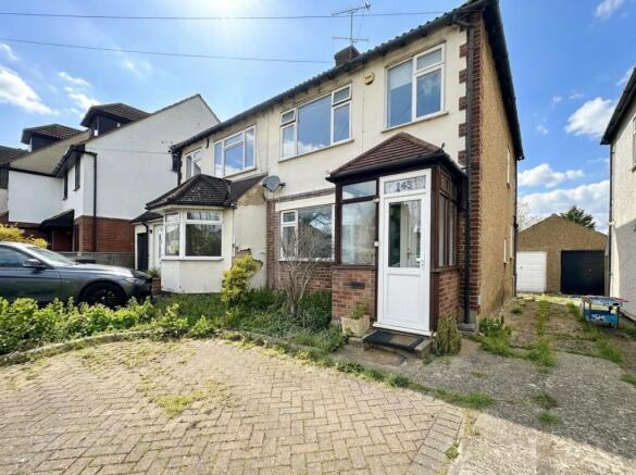3 bed property, in Squirrels Heath Road, £390,000