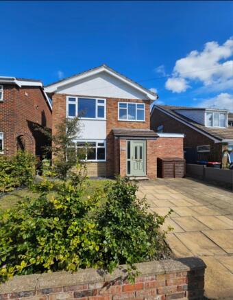 3 bed property, in Blackcroft Avenue, £325,000