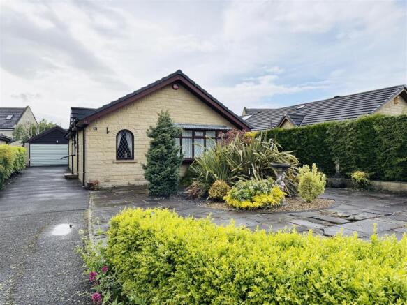 2 bed property, in Dene Park, £400,000