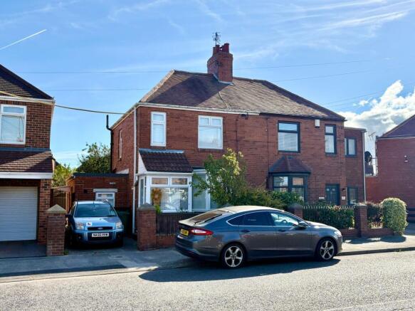 2 bed property, in Stakeford Lane, £125,000