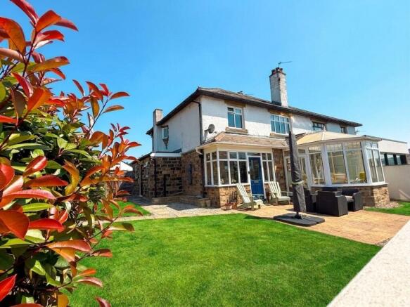 3 bed property, in Knowl Road, £375,000