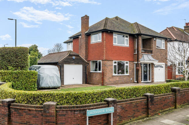 4 bed property, in The Orchard, £950,000