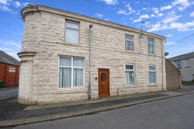 2 bed property, in Hicks Terrace And George Street, £150,000