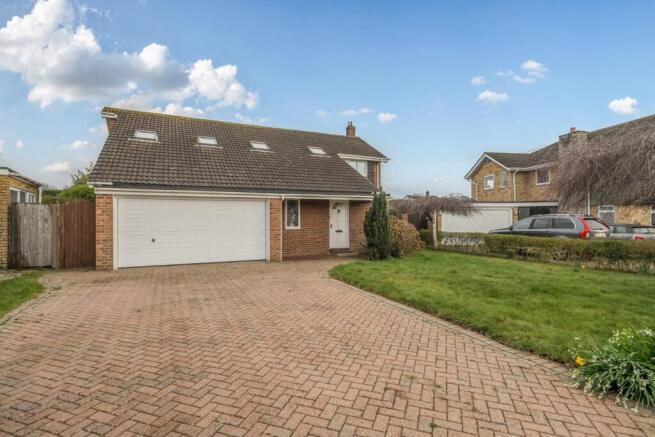 4 bed property, in St. Aubins Park, £700,000