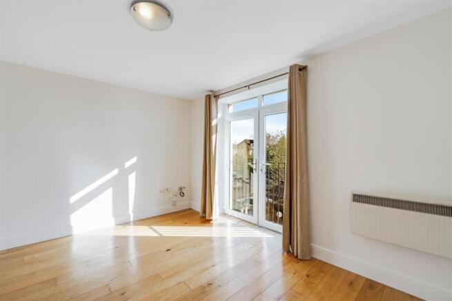 1 bed property, in Walton Road, £185,000