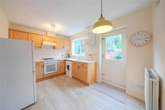 2 bed property, in Stonelea Court, £230,000