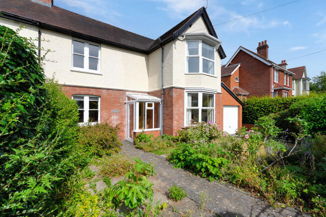 3 bed property, in Sussex Avenue, £400,000