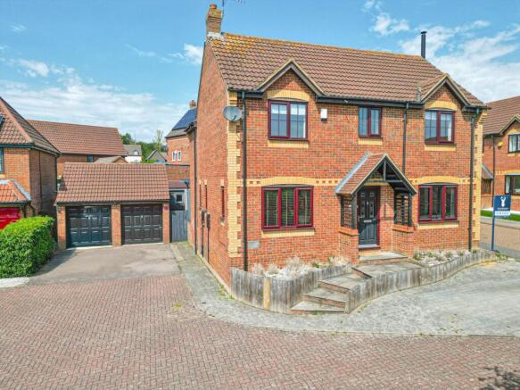 4 bed property, in Plantation Place, £650,000