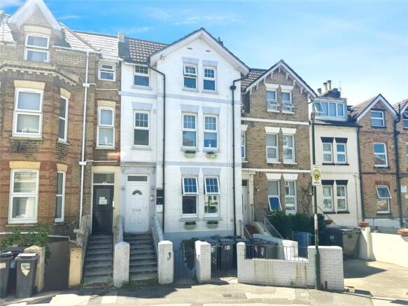 1 bed property, in Purbeck Road, £110,000