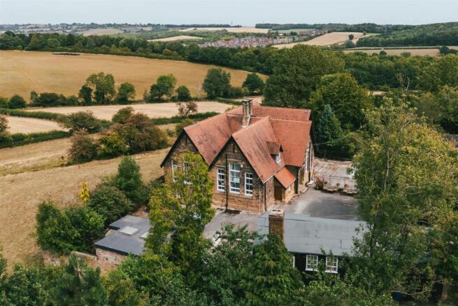 6 bed property, in Stainsby, £995,000