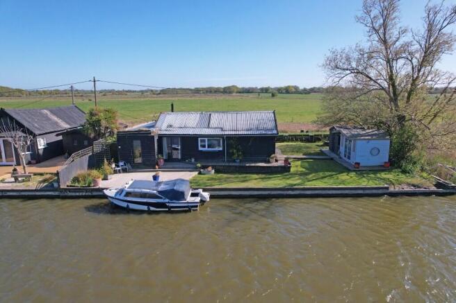 3 bed property, in Repps with Bastwick, £225,000