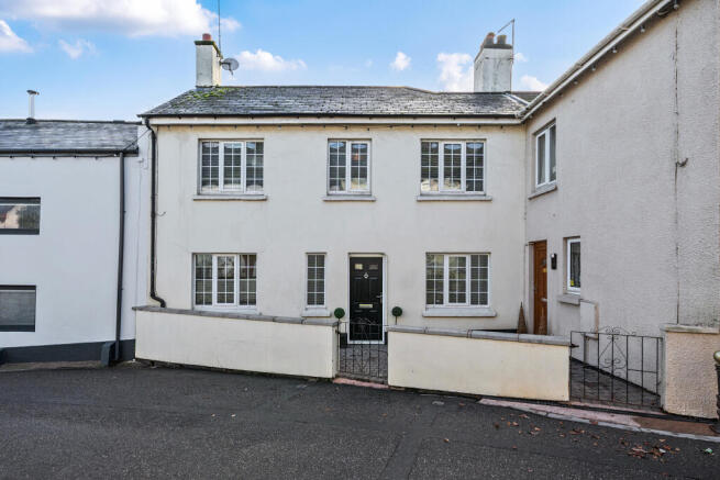 3 bed property, in The Square, £215,000